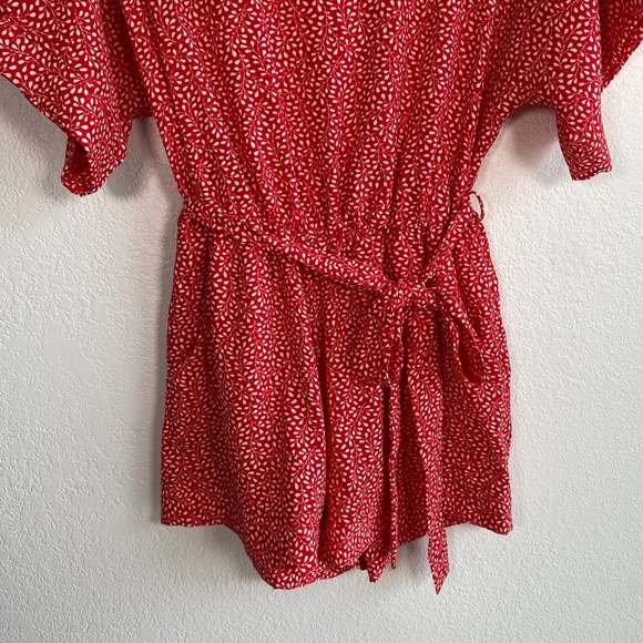 VICI tyche size M short sleeve red floral romper elastic waist pockets & belt - Picture 4 of 9